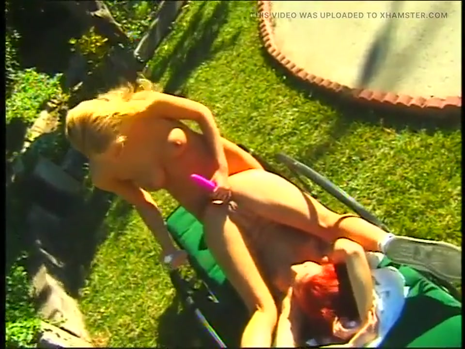 Nice Boobs Honey Duo Outside Sucking Cunt and Dildo Fucking