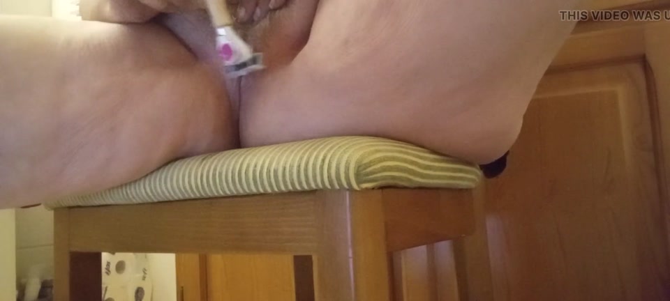 53 Year Old Amateur Shaves Her Hairy Pussy Closeup - Part 1 screenshot 6