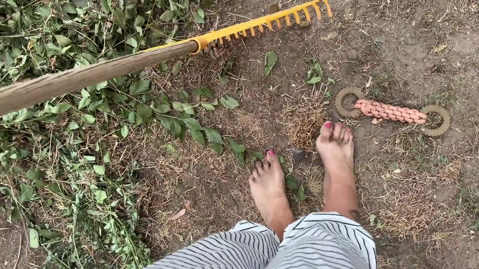 Dirty Feet in the Garden screenshot 4