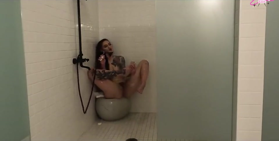 Jerking off in the Shower screenshot 5