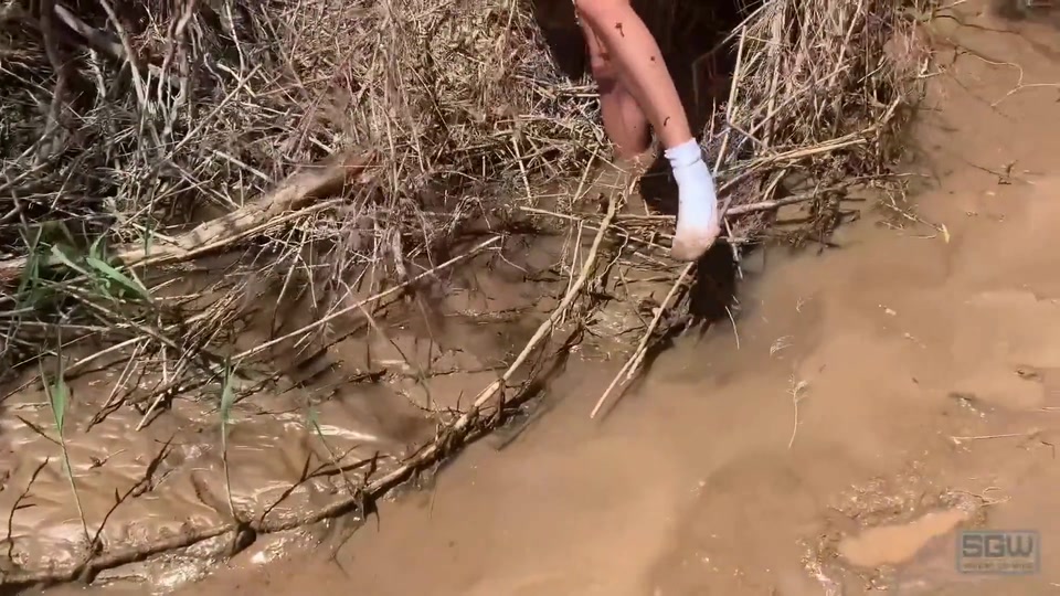 Sparks Go Wild Playing in the Mud screenshot 6