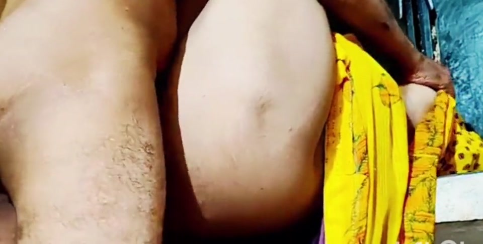 Real Neighbour Aunty fucked by brother in law screenshot 2
