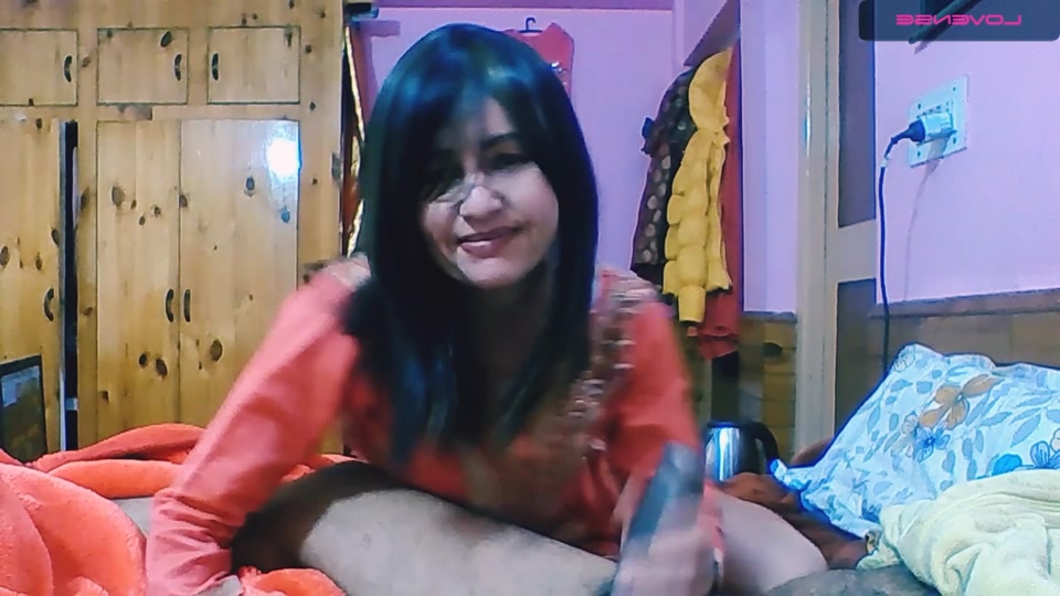 She makes a guy a Blowjob and enjoys before sex screenshot 6