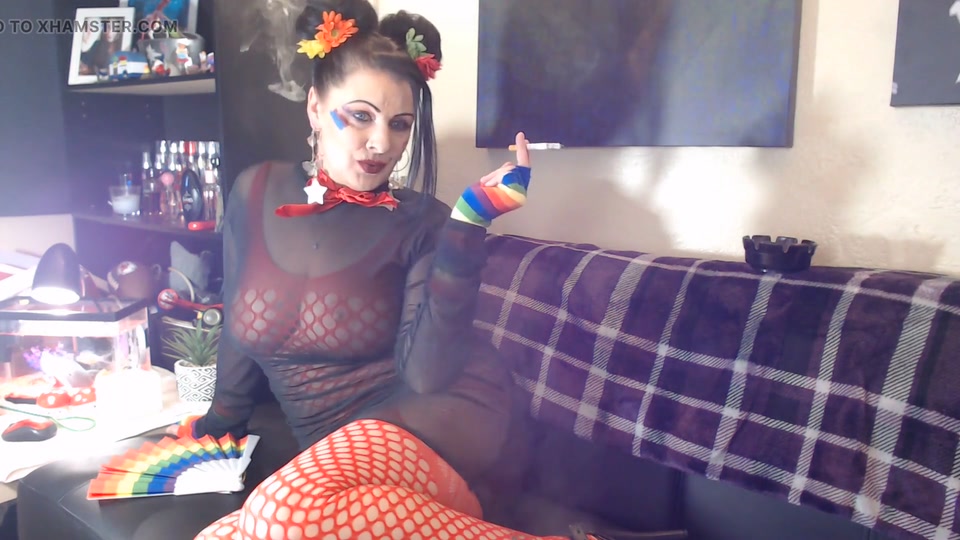 Dramatic smoking lesbian Milf