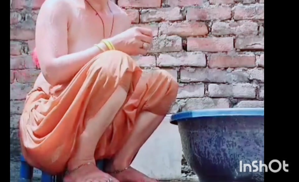 Fit Aur Qute Ladki Ki Chamakdar Bath Scene: Ek Lagbhag Masti Ka Anand" screenshot 3
