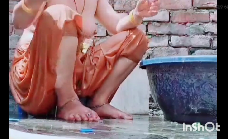 Fit Aur Qute Ladki Ki Chamakdar Bath Scene: Ek Lagbhag Masti Ka Anand" screenshot 6