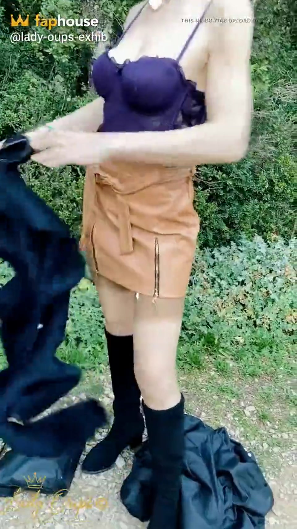Lady Oups Submissive Stepmom in Leather Skirt and Collar screenshot 3