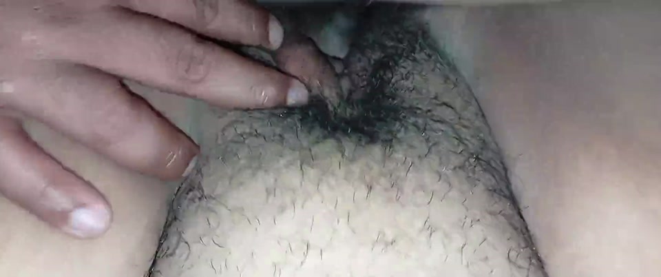 I put my mother-in-law's cock while she was very hot and I came out of her pussy