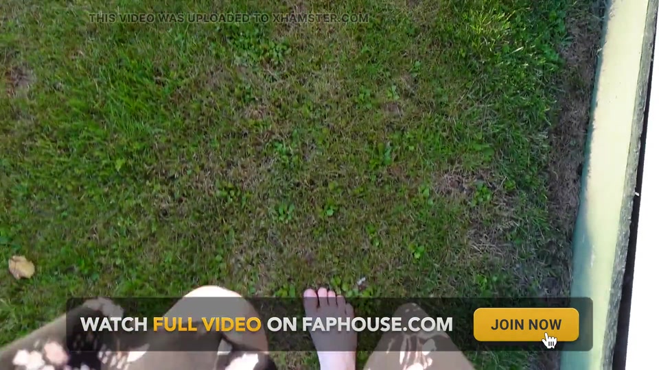 Walking with My Feet on the Grass and Showing Them to You up Close screenshot 6