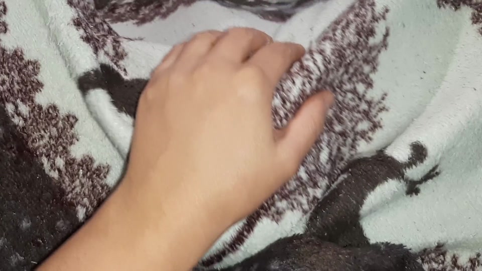 While our housekeeper cleans, we secretly fart, lick, and cum under the covers screenshot 6