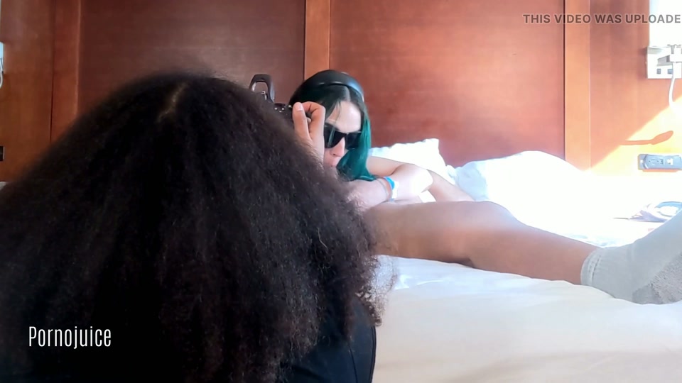 Viktor Meets Chloe Cage at Exxxotica Nj screenshot 4