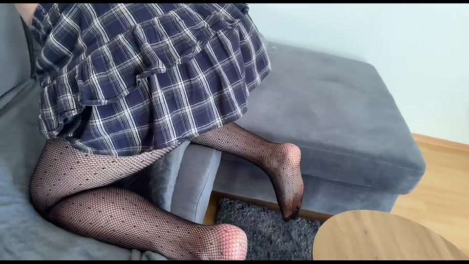 Julia finds a toy during cleaning screenshot 2