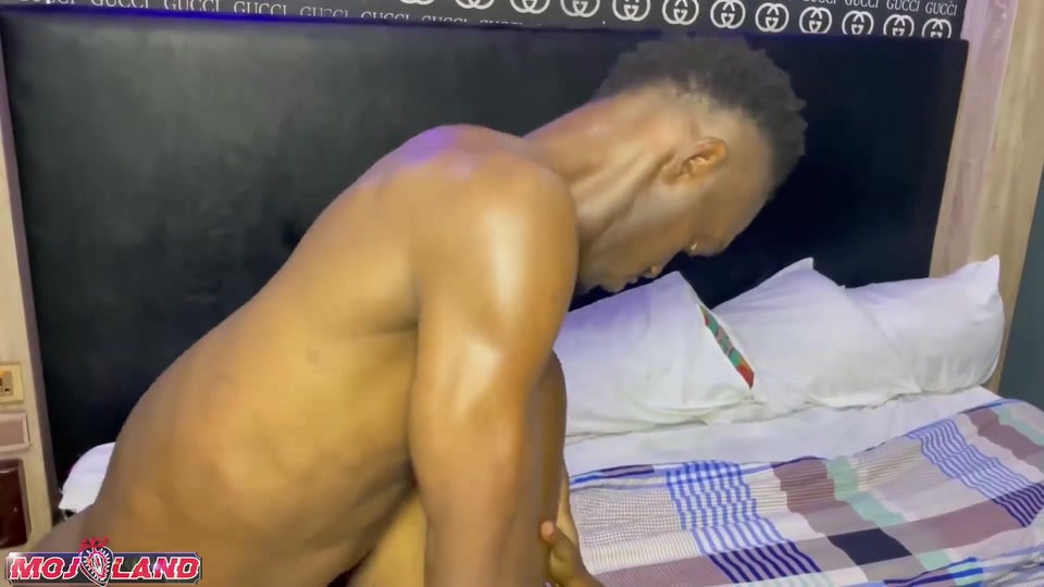 Step Brother Couldn't Ignore His Step Sister's Sexiness After Seeing Her Naked screenshot 3