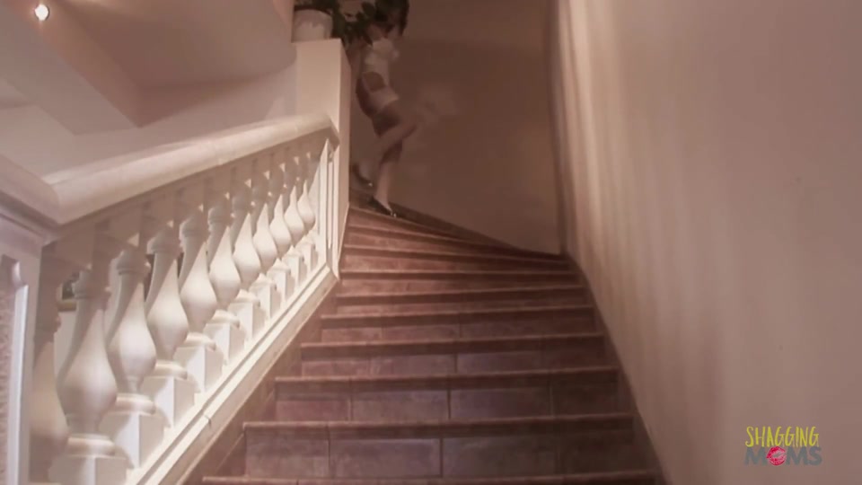 He Was so Utterly Charmed by Her Body That He Fuced Her Leg Lingerie Strap screenshot 4