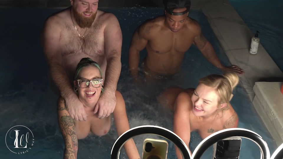 Hot Tub Orgy W/ Deliah Grace & Nikki Zee screenshot 2