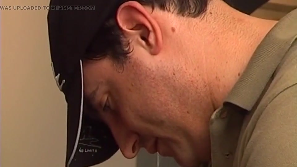 Mature MILF Gets Her Pussy Clamped and Drenched screenshot 4