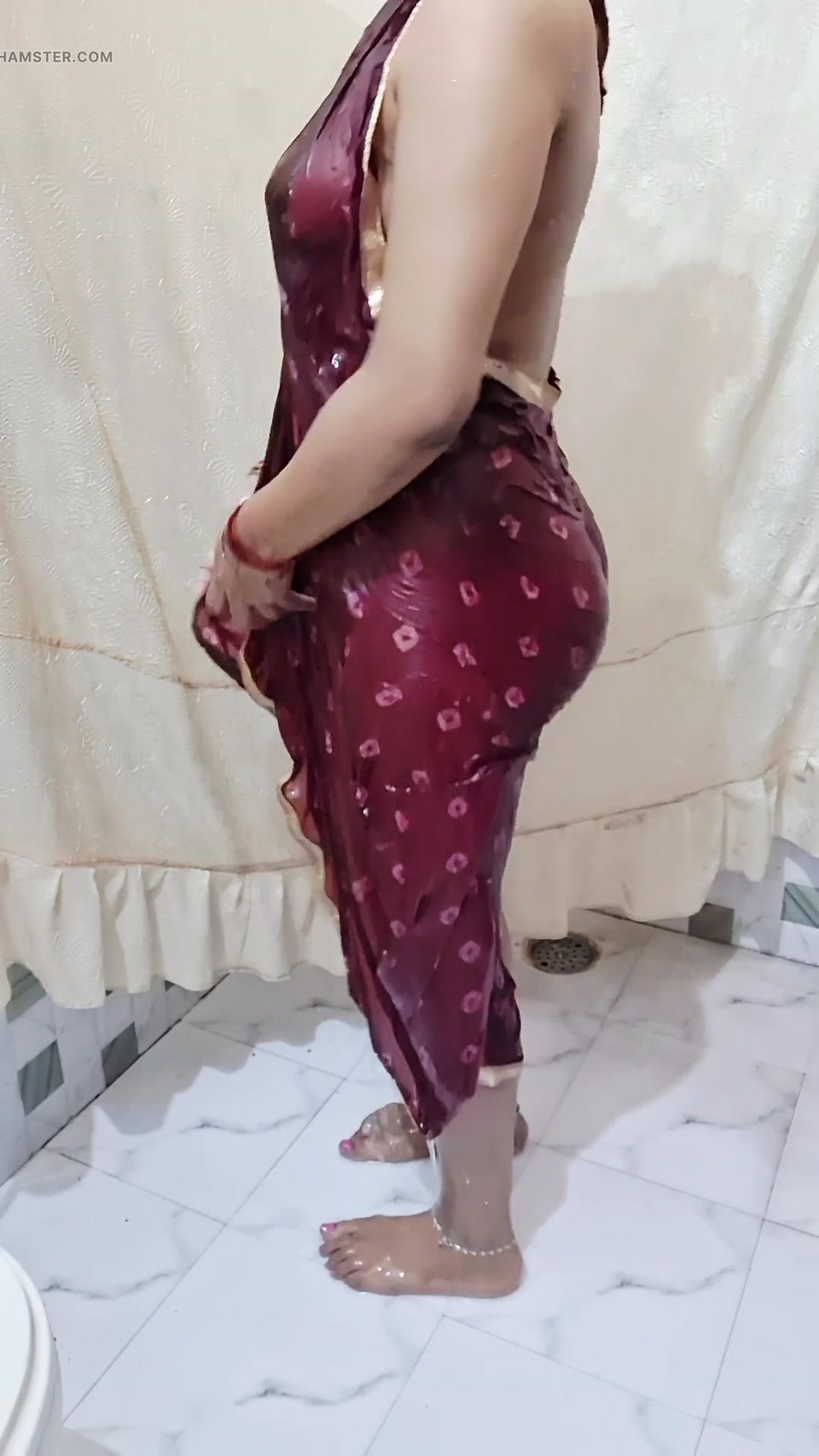 Watching Bengali Bhabhi's cool nude video of bathing will make the penis water come out screenshot 2