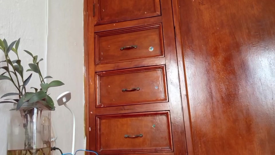 Mother in Room Shows Pants screenshot 2