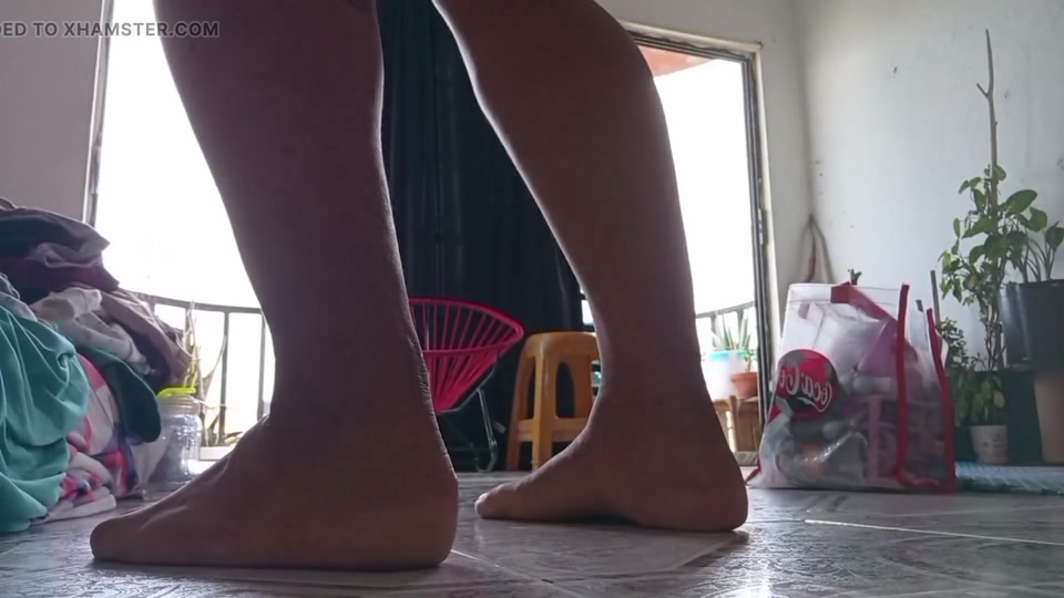 Mother in Room Shows Pants screenshot 6