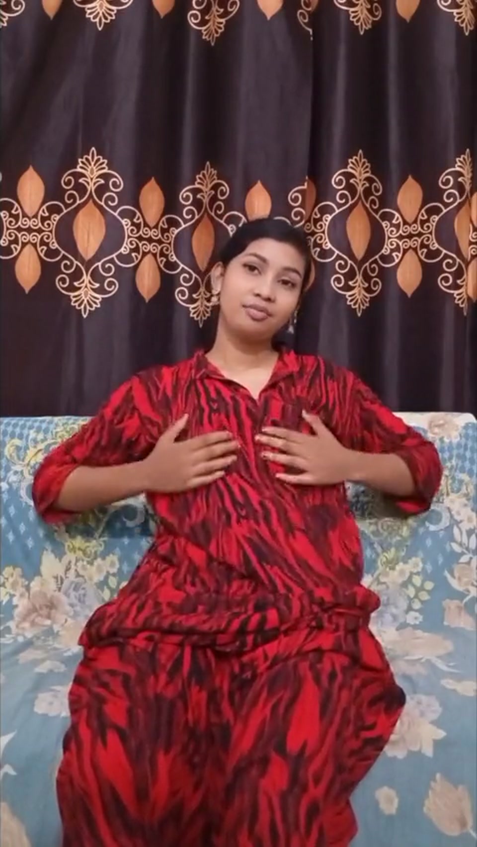 Beautiful alone gril showing her pussy finger in Creampie screenshot 4