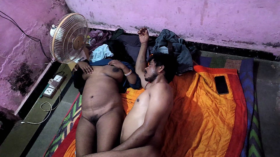 Super Sexy Hot Bhabhi Caught Her Devar Alone in the Room screenshot 3