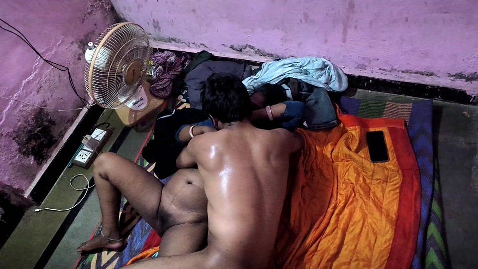 Super Sexy Hot Bhabhi Caught Her Devar Alone in the Room screenshot 5
