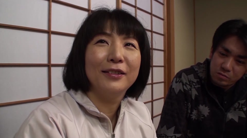 A177F08 Interviewing mature women working in rural farming, he picks up a mature woman in her forties working on the farm, invites her to an inn, and she falls into pleasure—intense sex! screenshot 6