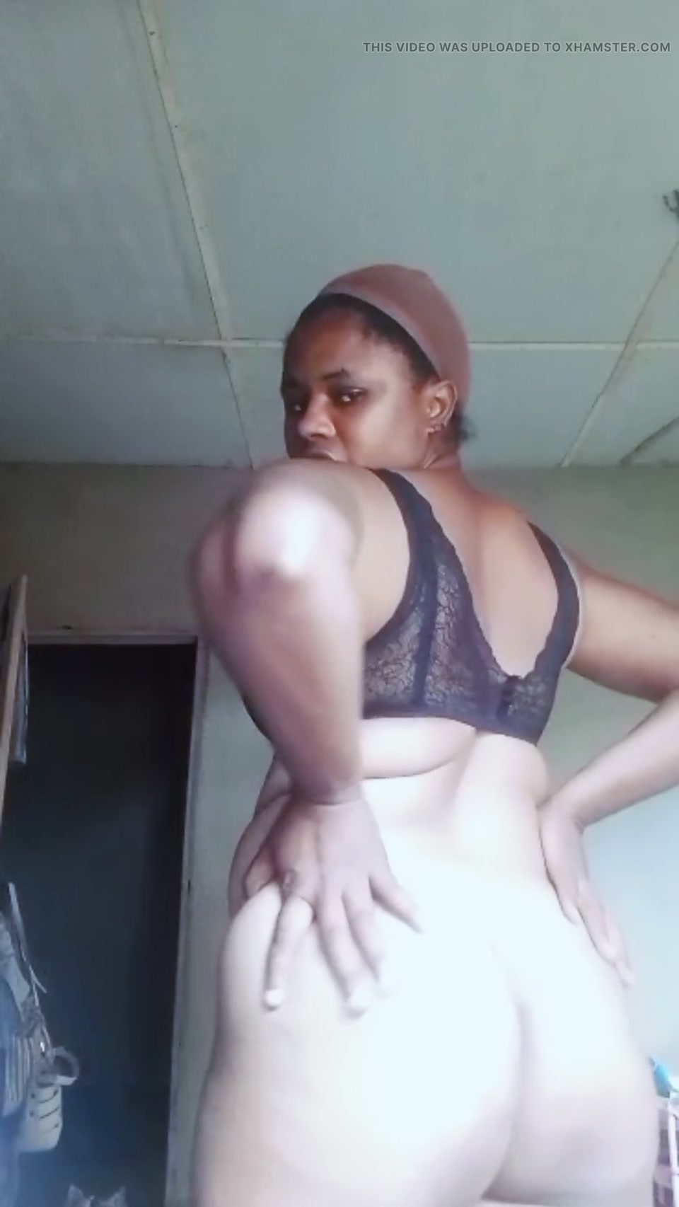 Nigerian village girl getting squirt on the live video screenshot 1