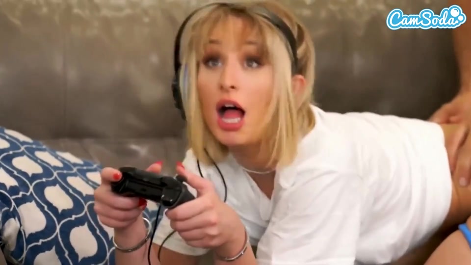Stepdad Catches Gamer Girl & Punishes Her with Bwc Creampie