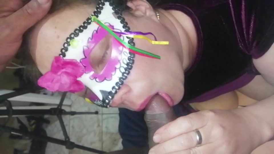 My friend gives me a delicious blowjob screenshot 5