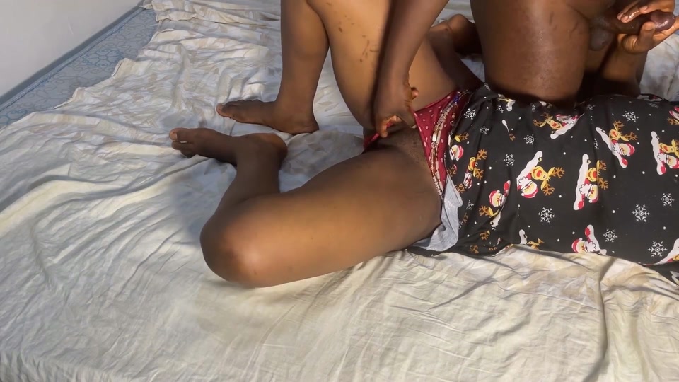Ebony Teen Begged to Fuck Her Deep screenshot 5