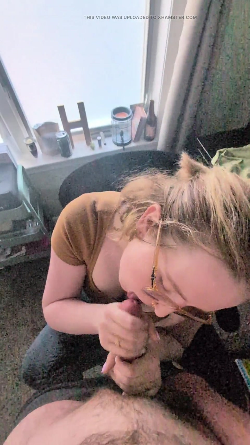 Secretary throats boss to keep her job