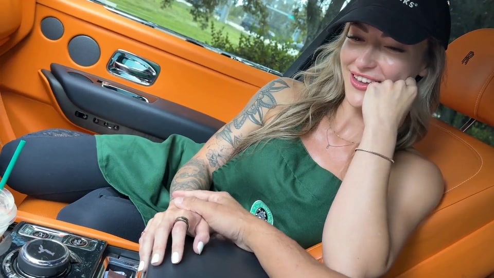 Starbucks Slut Gomorrah Fucked by Teddy Tarantino on Her Break screenshot 2