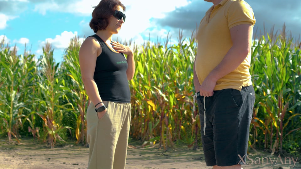 Outdoor Stranger Encounter: Petite MILF Cornfield Standing Sex & Cum on Ass screenshot 6