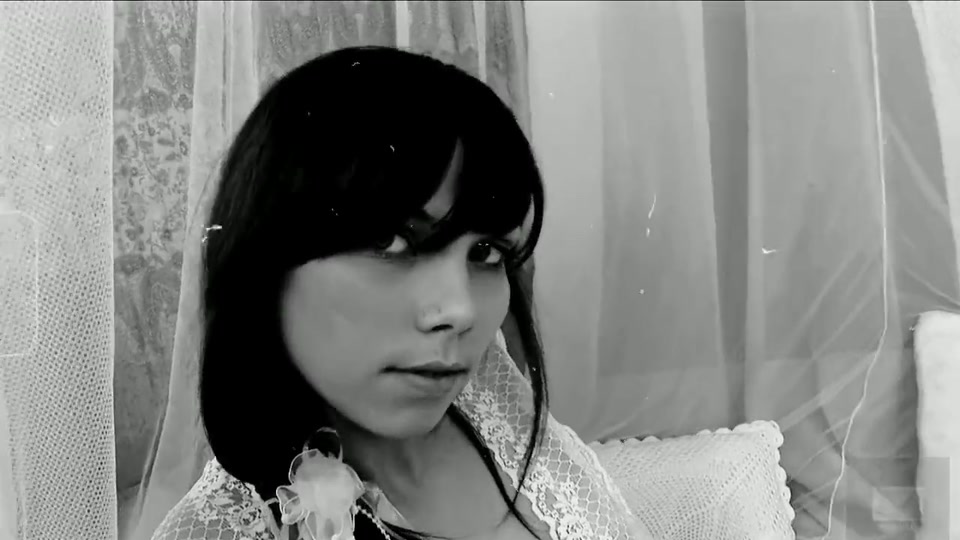 Beautiful Teen Oley Undressing and Pussy Close up screenshot 2