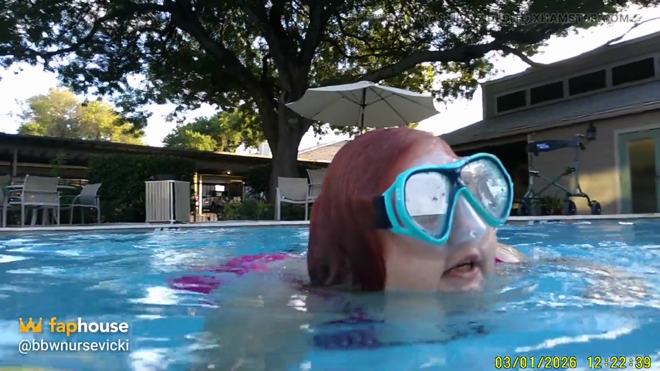 Som Under Water Fun with You Sexy Big Beauty Nurse Vicki screenshot 6